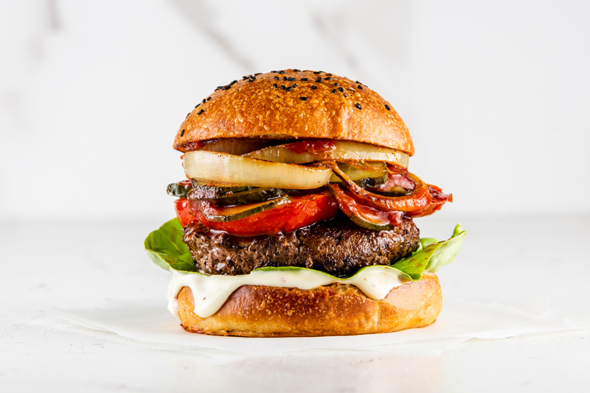 Burger con pollo fritto e salsa speciale